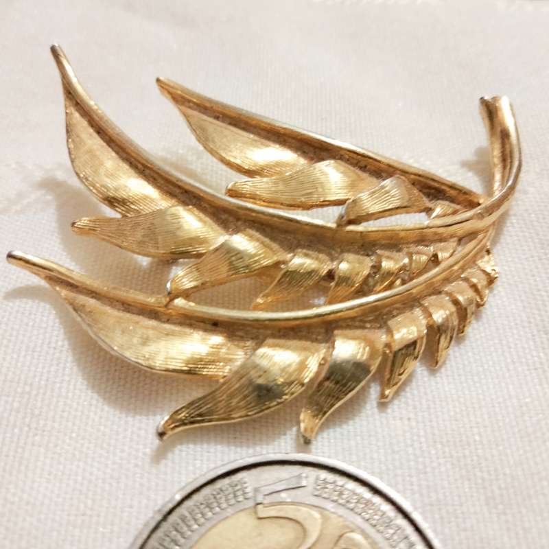 Brooch Leaf prolific Foliate Gold Plated Stunning LOOK AT MY BUY NOW LISTINGS NO WAITING