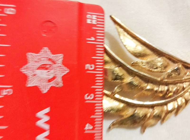 Brooch Leaf prolific Foliate Gold Plated Stunning LOOK AT MY BUY NOW LISTINGS NO WAITING