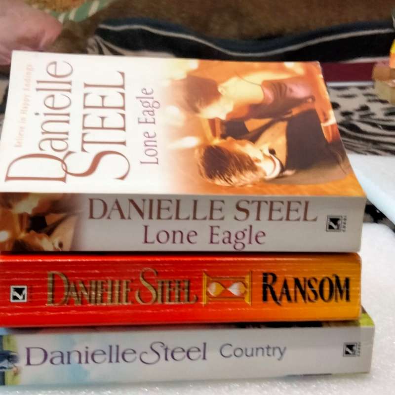 Danielle Steel -Country -Ransom -Lone eagle Softcover pre-owned LOOK At My BUY NOW LISTINGS NOW WAIT