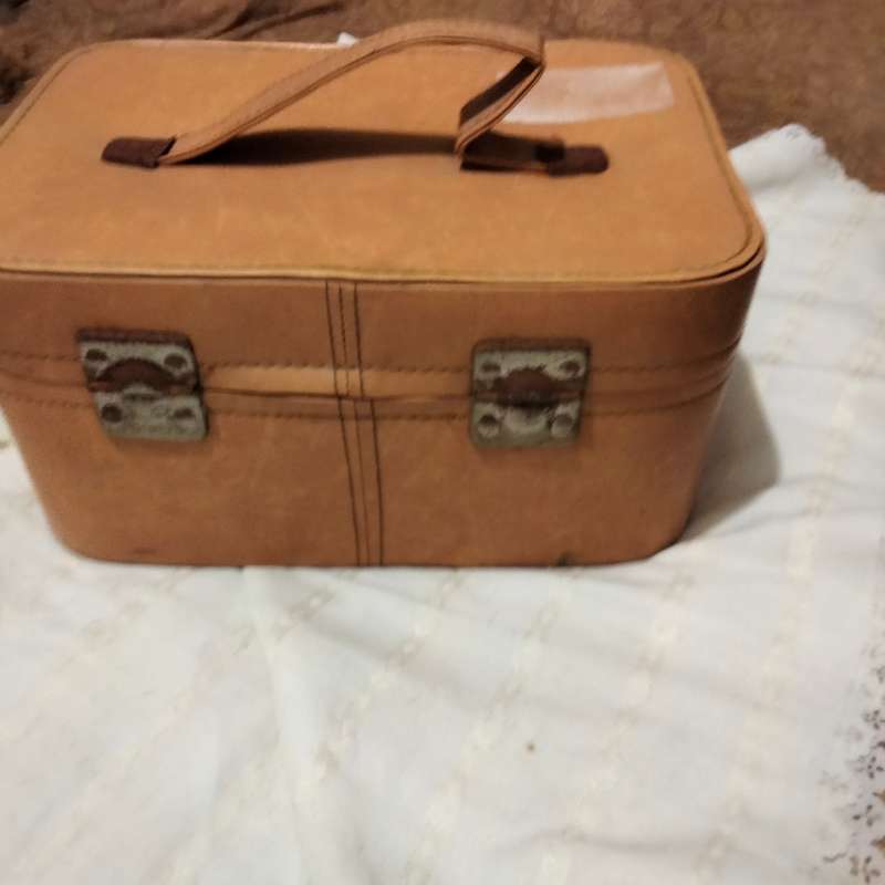 VANITY CASE Vintage - Interior needs TLC small mirror cracked