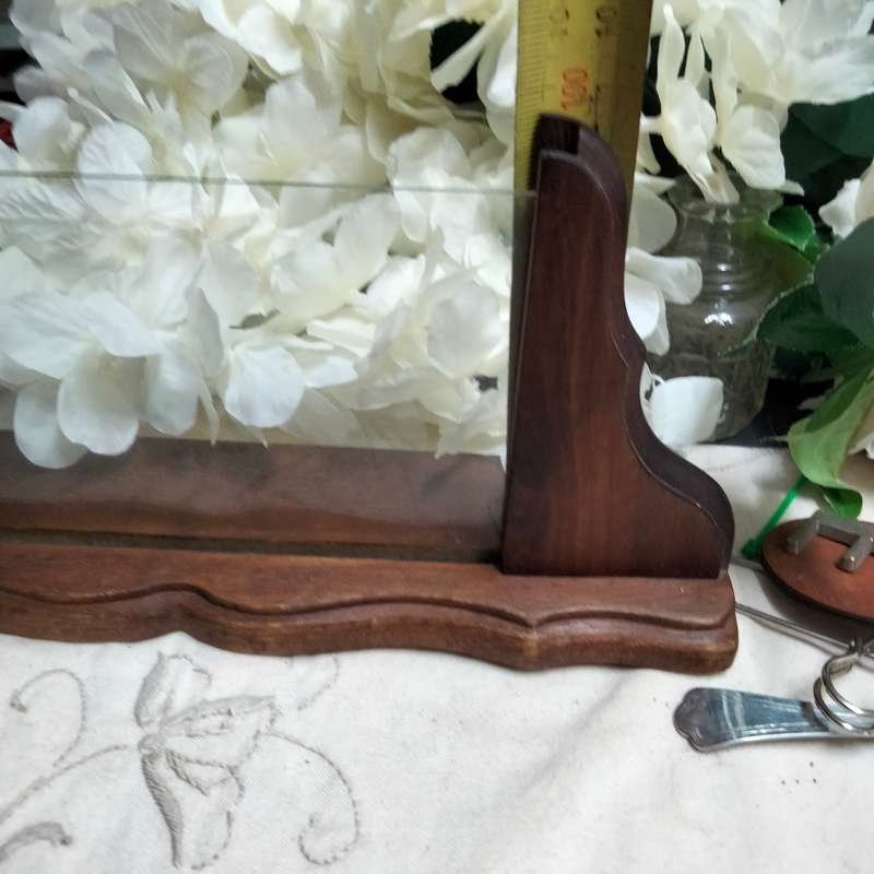 1 free standing Photo frame turned scalloped - mix wood + glass frame art deco style
