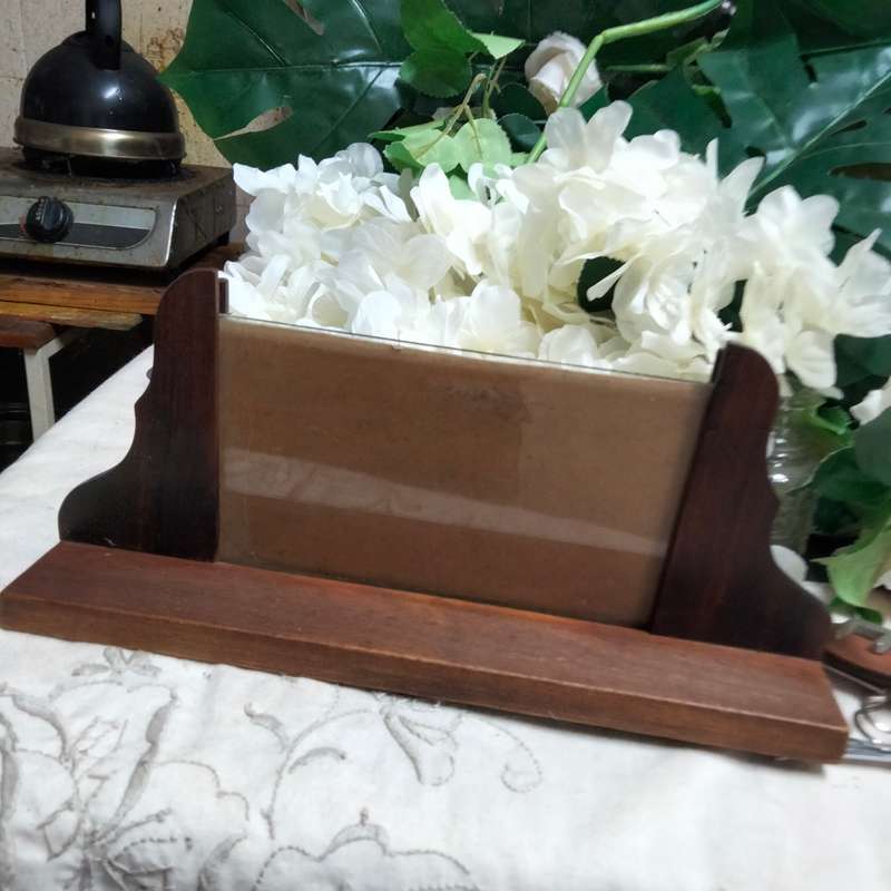 1 free standing Photo frame turned scalloped - mix wood + glass frame art deco style