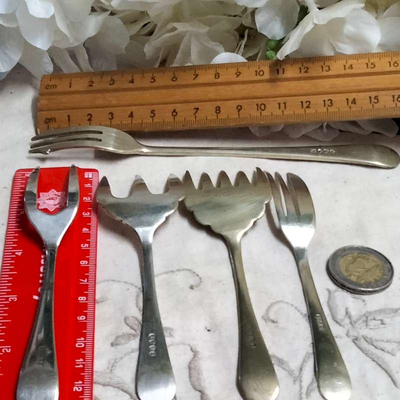 5 table Ware Serving Forks Vintage LOOK At My BUY NOW LISTINGS NO WAITING