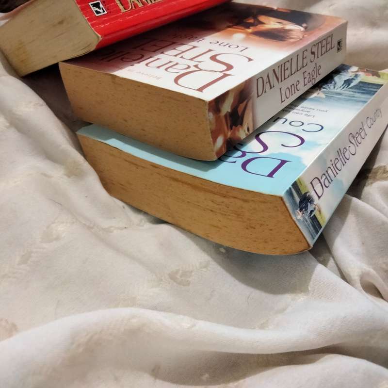 Danielle Steel -Country -Ransom -Lone eagle Softcover pre-owned LOOK At My BUY NOW LISTINGS NOW WAIT