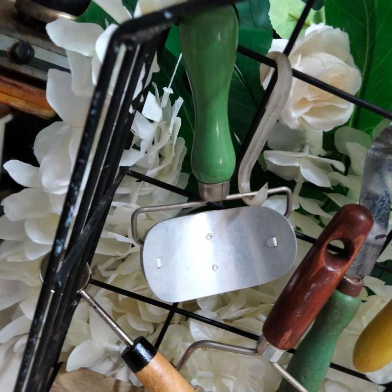 6 GREAT Vintage Kitchenalia DECOR items complete with rust loss of paint ALL for 1 BID