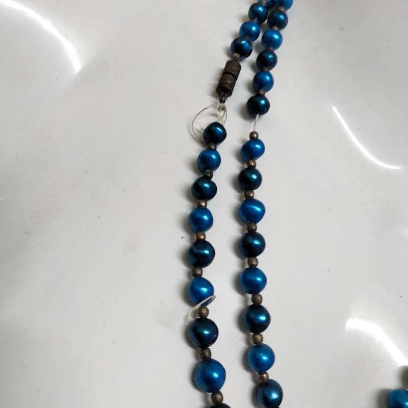 NECKLACE Long Synthetic Blue beads small gold beads Vtg Barrel clLOOK At My BUY NOW ITEMS NO WAITING