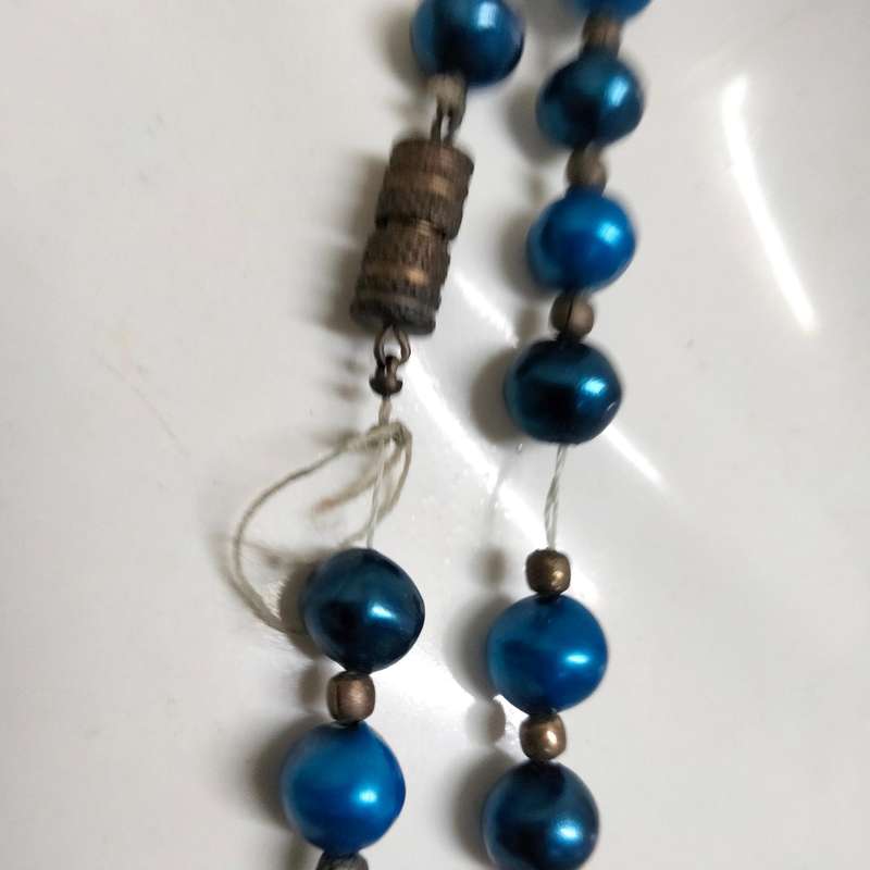 NECKLACE Long Synthetic Blue beads small gold beads Vtg Barrel clLOOK At My BUY NOW ITEMS NO WAITING