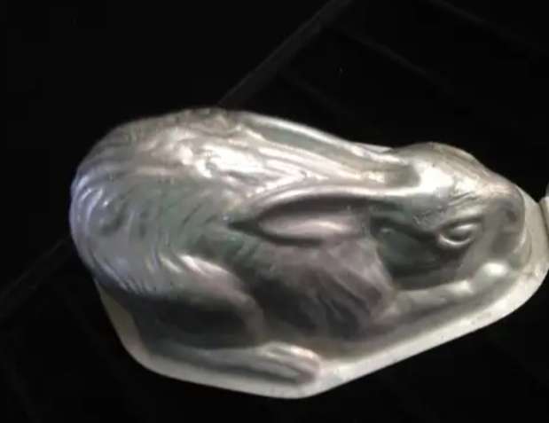 c1931/50 Rabbit Jelly Mould no wire  Look at my Buy Now listings No Waiting