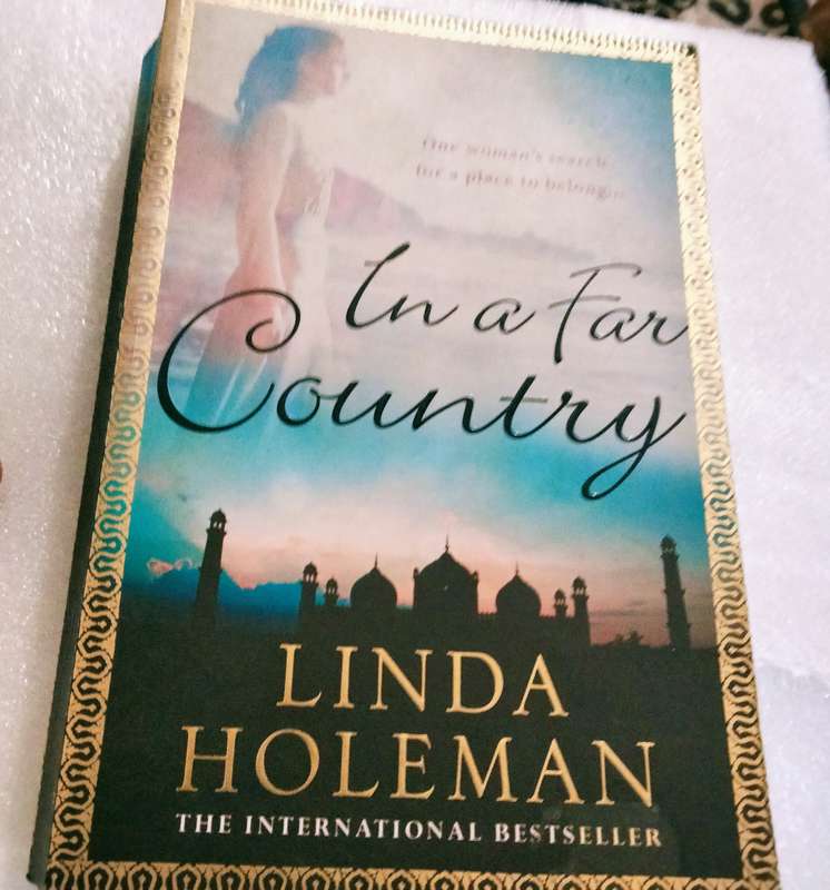 Linda Holeman -In a Far Country - PB 2008 Book soft cover Pre-owned