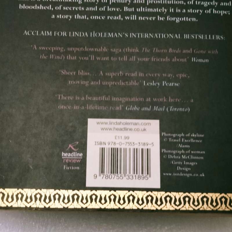 Linda Holeman -In a Far Country - PB 2008 Book soft cover Pre-owned