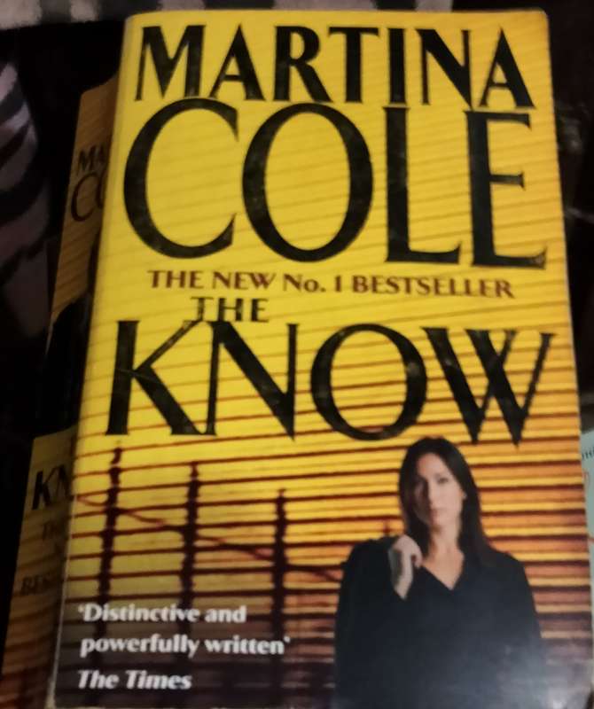 Martina Cole -The Know -PB 2003 + PD James The Murder Room PB 2004Book soft cover Pre-owned