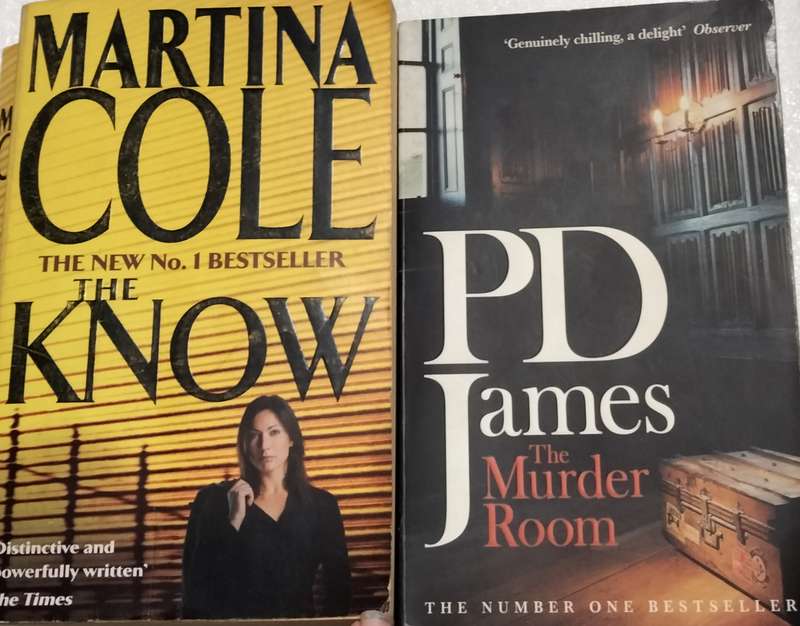 Martina Cole -The Know -PB 2003 + PD James The Murder Room PB 2004Book soft cover Pre-owned