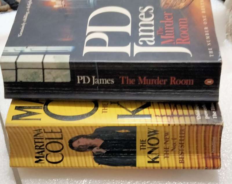 Martina Cole -The Know -PB 2003 + PD James The Murder Room PB 2004Book soft cover Pre-owned