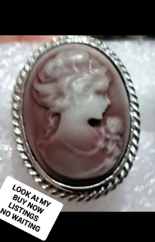 Dress RING Vintage White on purple composite Purple Cameo