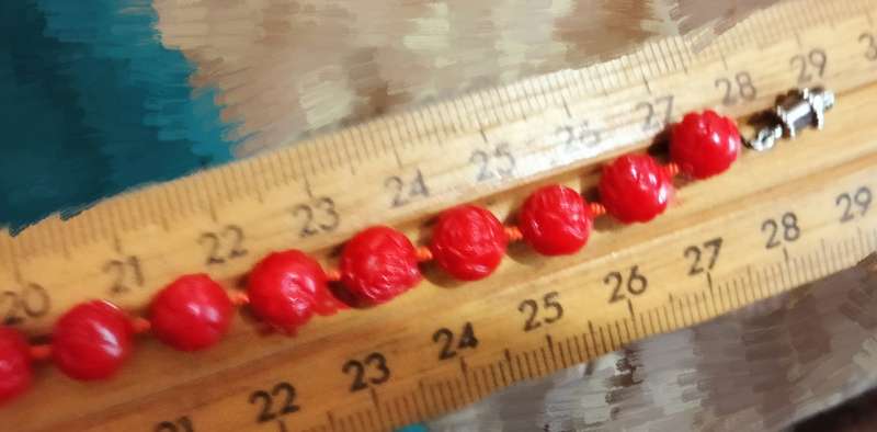 Necklace Vintage LUCITE Red Rose on each side of bead barrel clasp