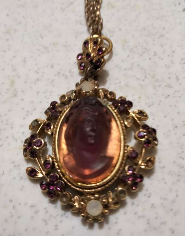 Necklace CAMEO c1980 Glass 3D  Chain West Germany Look at my Buy Now-No Waiting
