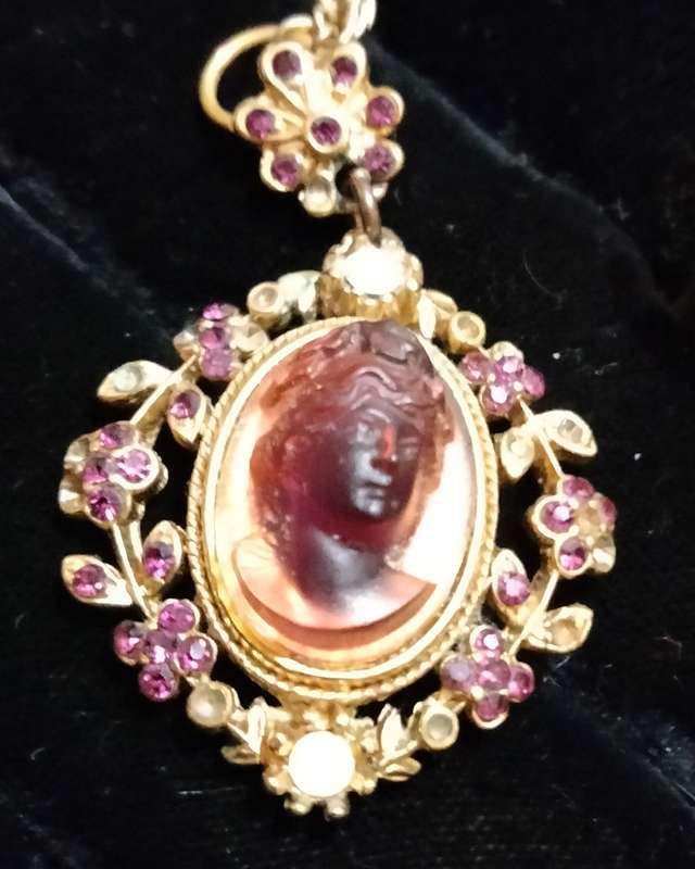 Necklace CAMEO c1980 Glass 3D  Chain West Germany Look at my Buy Now-No Waiting