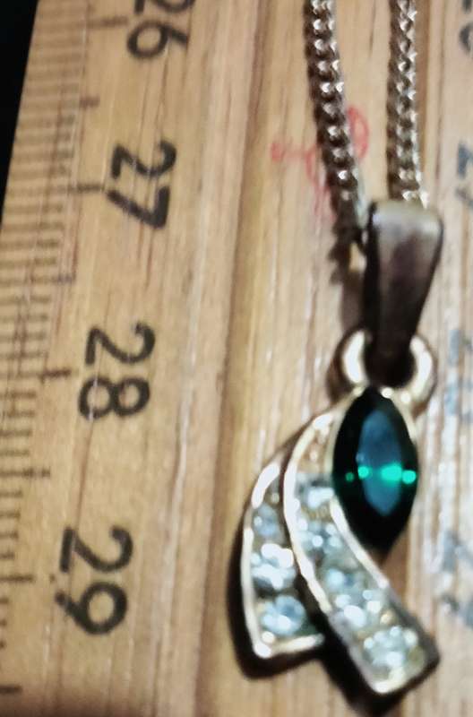 Necklace -SHOOTING STAR Simulated emerald+ crystals Pendant gold tone Delicate chain lobster clasp