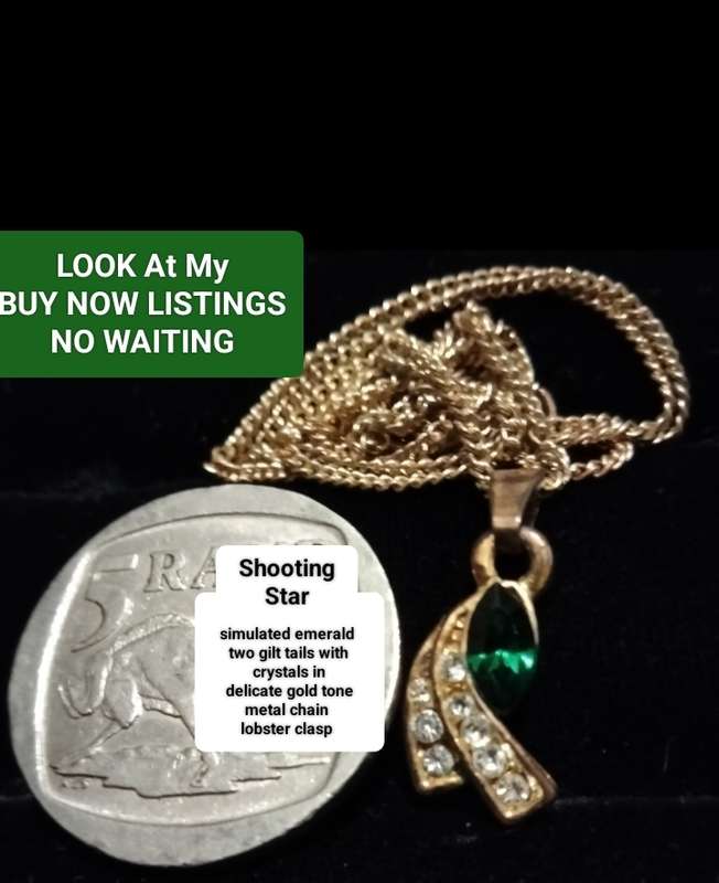 Necklace -SHOOTING STAR Simulated emerald+ crystals Pendant gold tone Delicate chain lobster clasp