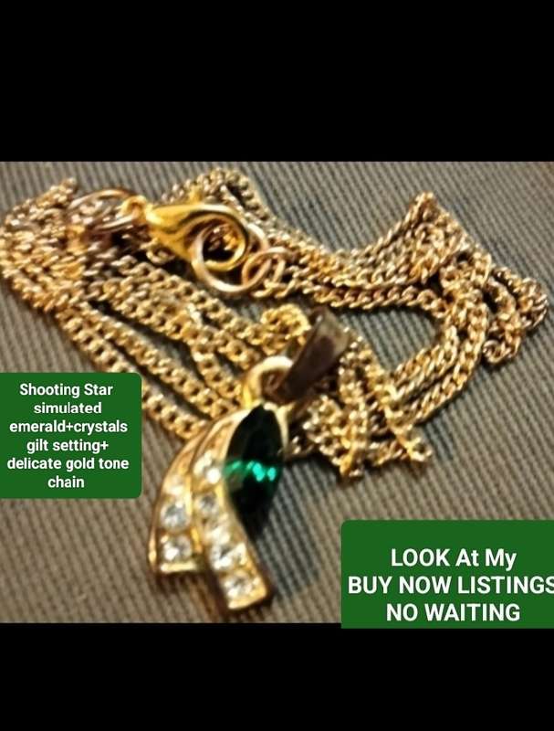 Necklace -SHOOTING STAR Simulated emerald+ crystals Pendant gold tone Delicate chain lobster clasp