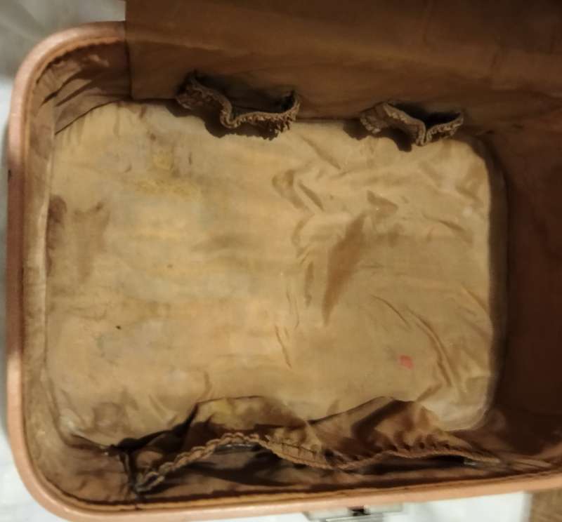 VANITY CASE Vintage - Interior needs TLC small mirror cracked