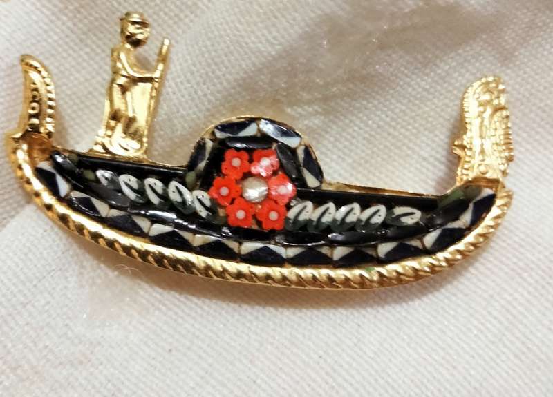 BROOCH Vintage ITALIAN Micromosaic brooch Venice Gold tone metal LOOK At My BUY NOW NO WAITING