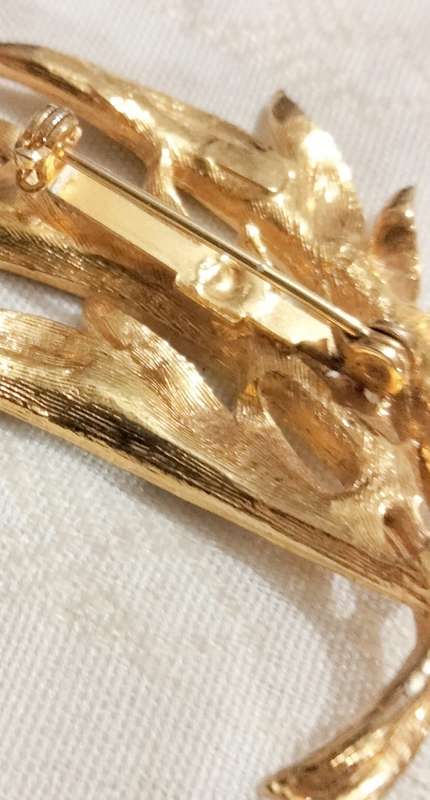 Brooch Leaf prolific Foliate Gold Plated Stunning LOOK AT MY BUY NOW LISTINGS NO WAITING