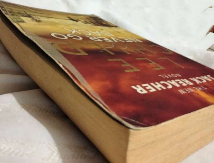 LEE CHILD- Killing Floor re issued 2010 -series Jack Reacher+Never go back 2013 softcover Pre-owned