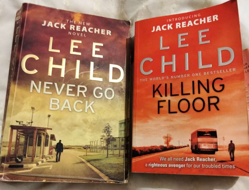 LEE CHILD- Killing Floor re issued 2010 -series Jack Reacher+Never go back 2013 softcover Pre-owned