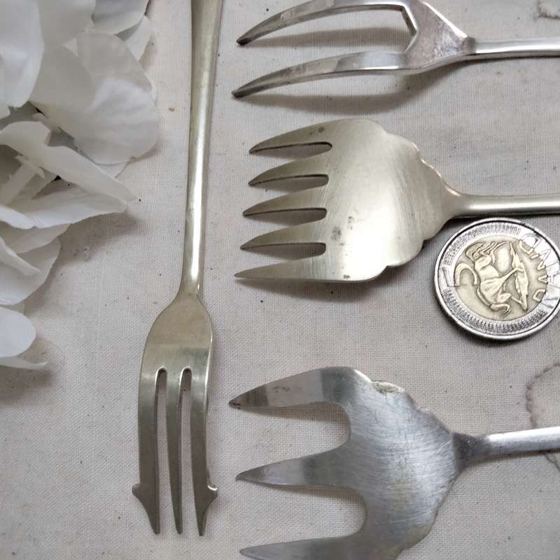 5 table Ware Serving Forks Vintage LOOK At My BUY NOW LISTINGS NO WAITING