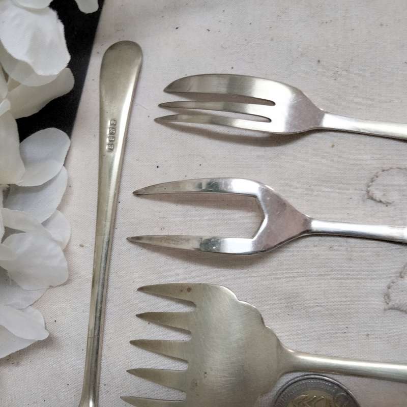 5 table Ware Serving Forks Vintage LOOK At My BUY NOW LISTINGS NO WAITING