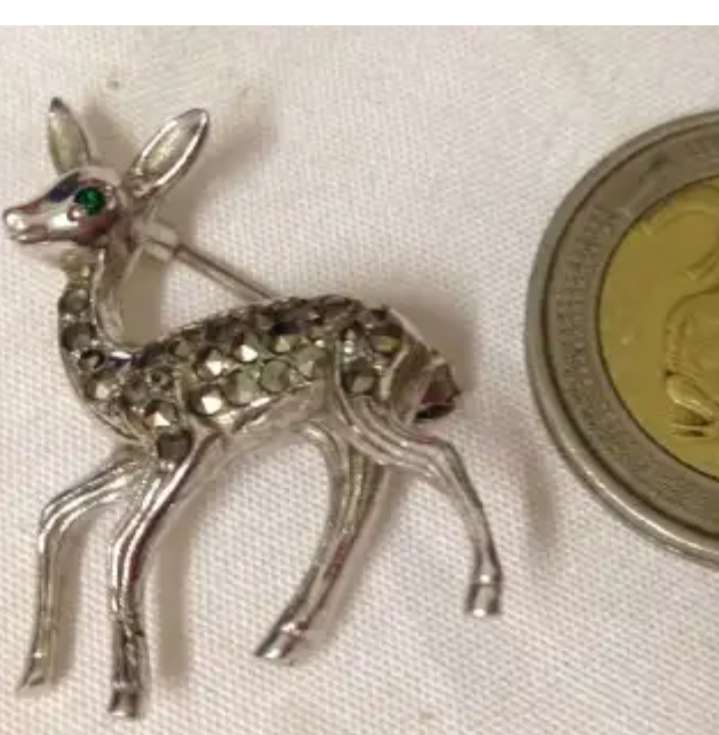 BROOCH - MARCASITE Bambi GREEN STONE EYES BEAUTIFUL