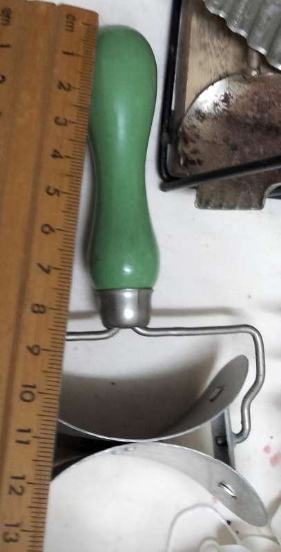 6 GREAT Vintage Kitchenalia DECOR items complete with rust loss of paint ALL for 1 BID