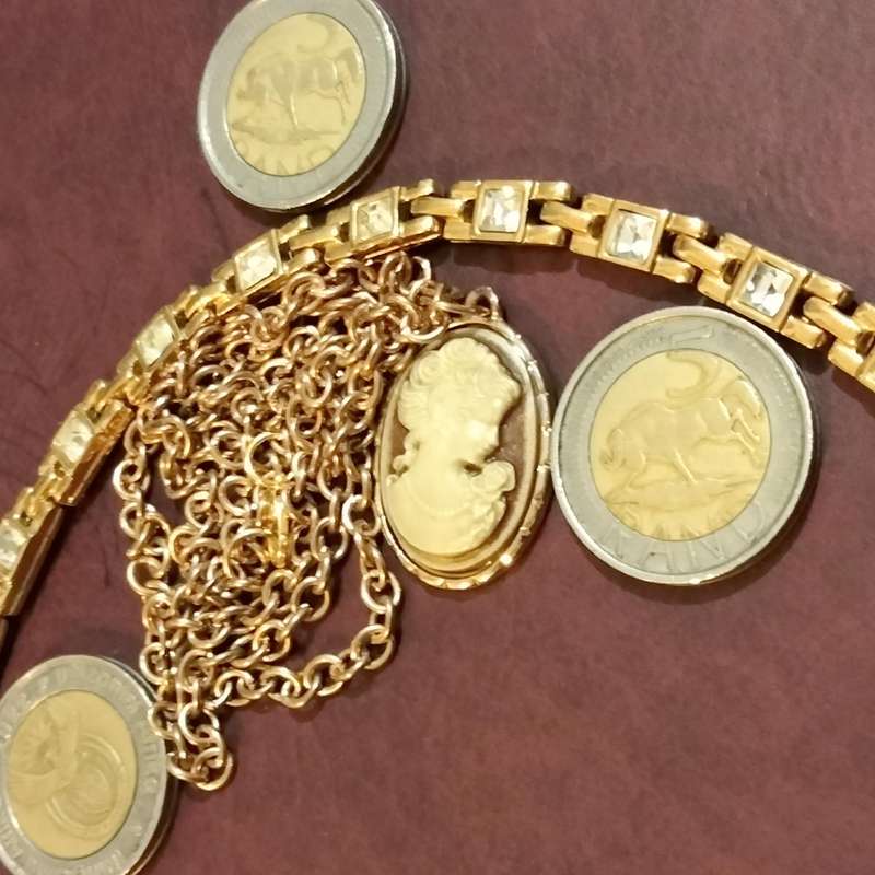 VTG Cameo Pendant Chain+Tennis Bracelet Rhinestones sq.cut Gold ToneLOOK AT my BUY Now  NO WAITING