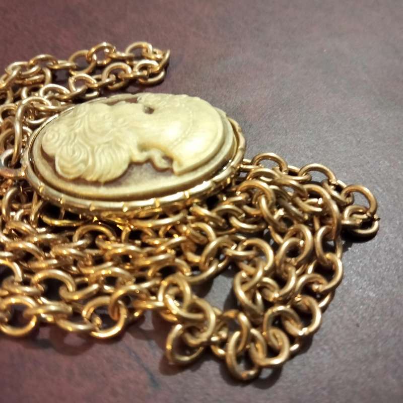 VTG Cameo Pendant Chain+Tennis Bracelet Rhinestones sq.cut Gold ToneLOOK AT my BUY Now  NO WAITING