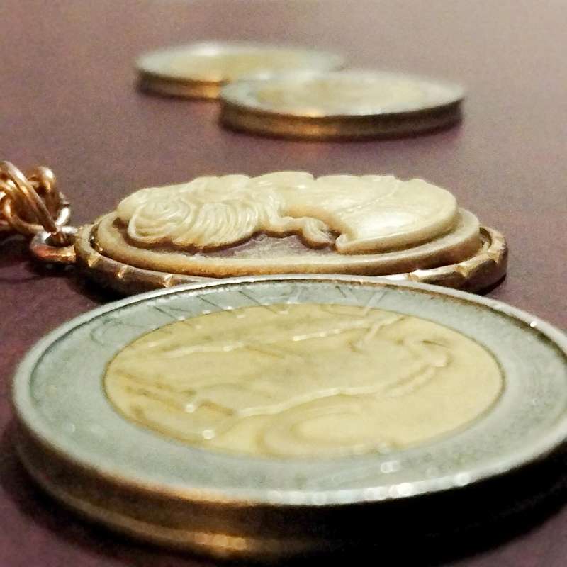 VTG Cameo Pendant Chain+Tennis Bracelet Rhinestones sq.cut Gold ToneLOOK AT my BUY Now  NO WAITING
