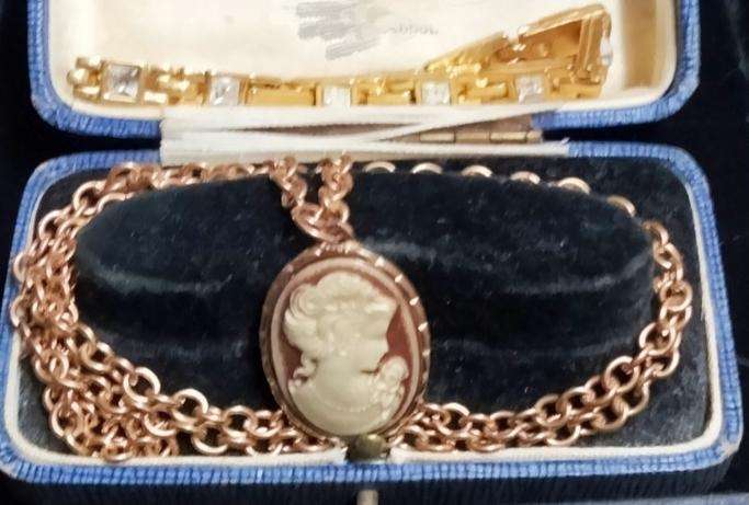 VTG Cameo Pendant Chain+Tennis Bracelet Rhinestones sq.cut Gold ToneLOOK AT my BUY Now  NO WAITING