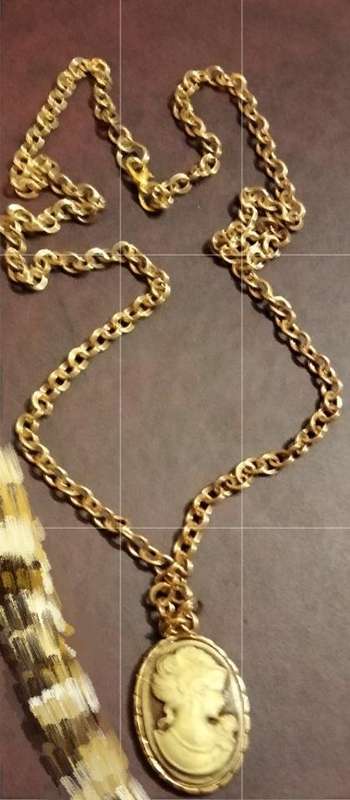 VTG Cameo Pendant Chain Gold Tone back setting flower punch outLOOK AT my BUY NOW LISTING NO WAITING