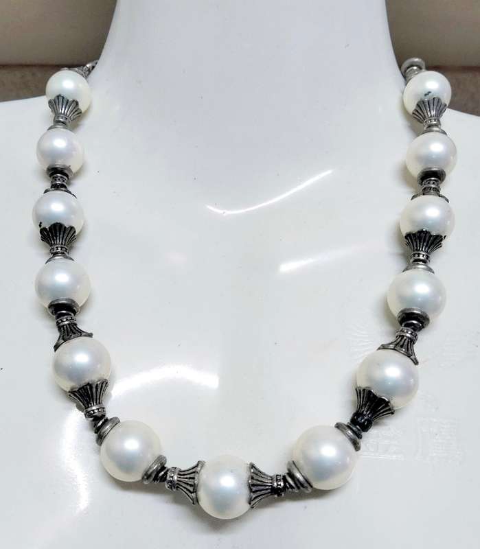 Necklace -Large Pearls Faux+ metal spacers - Classy