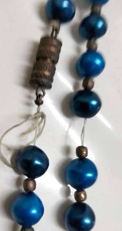 NECKLACE Long Synthetic Blue beads small gold beads Vtg Barrel clLOOK At My BUY NOW ITEMS NO WAITING