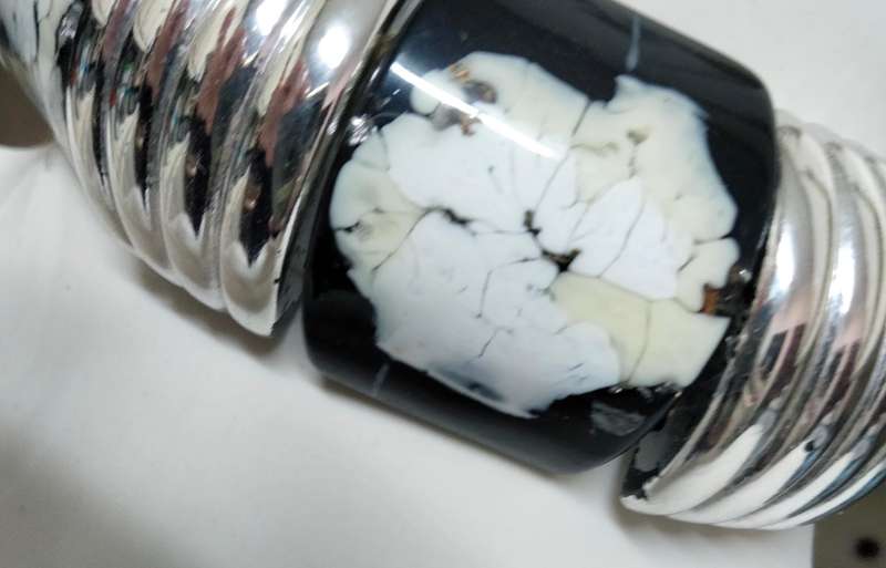 Absolutely STUNNING Bracelet large Silver black+white flower squares stretch elastic