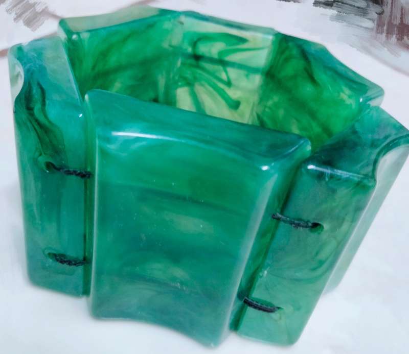 Absolutely STUNNING Bracelet swirl marble Jade green Lucite 6 large squares stretch black elastic
