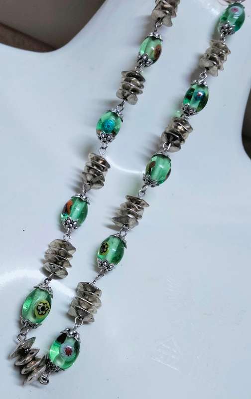 Necklace Green Murano 10 Mille fiori flowers 2 flowers on each bead+Multiple Spacers Silver tone