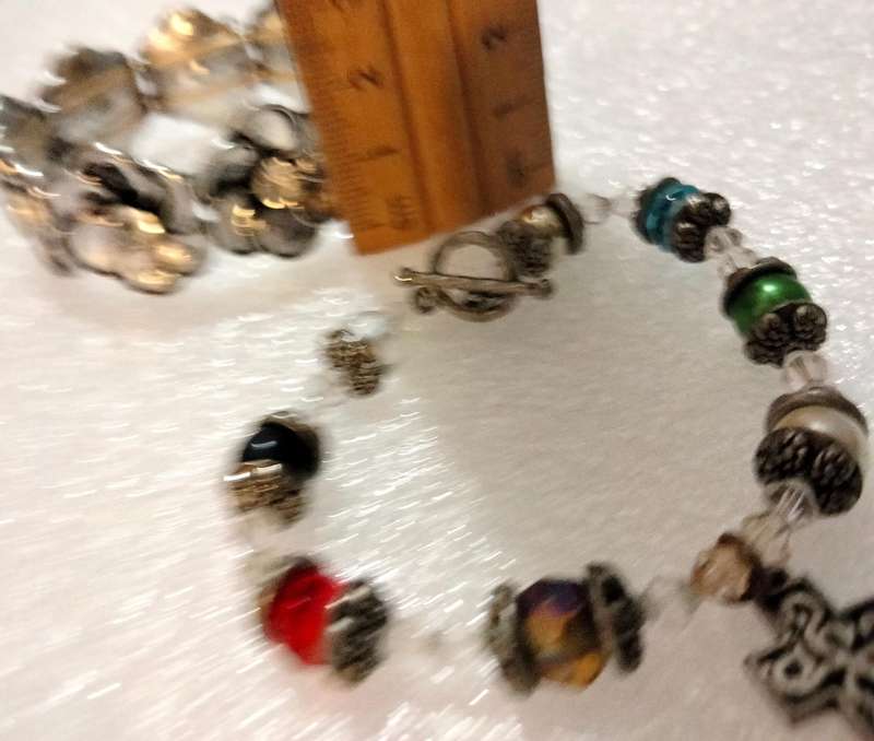 BRACELET 2- Metal stretch flowers middle Crystal+Toggle clasp glass beads+Cross+spacer silver tone