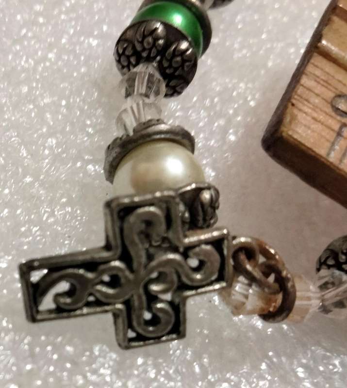 BRACELET 2- Metal stretch flowers middle Crystal+Toggle clasp glass beads+Cross+spacer silver tone