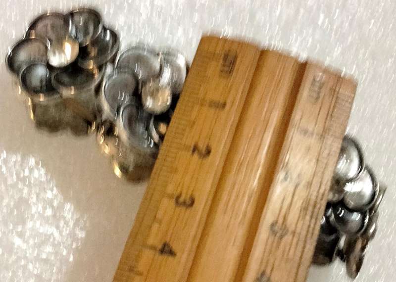 BRACELET 2- Metal stretch flowers middle Crystal+Toggle clasp glass beads+Cross+spacer silver tone