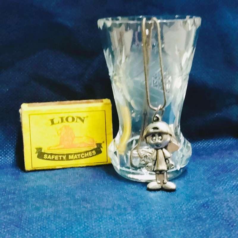Crystal ROSE cut glass Posy bud Vase top rim-Crimped-Thumbie-Star base +Boy Silver tone Charm+ chain
