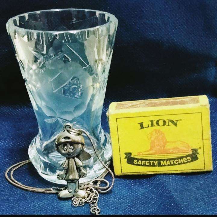 Crystal ROSE cut glass Posy bud Vase top rim-Crimped-Thumbie-Star base +Boy Silver tone Charm+ chain