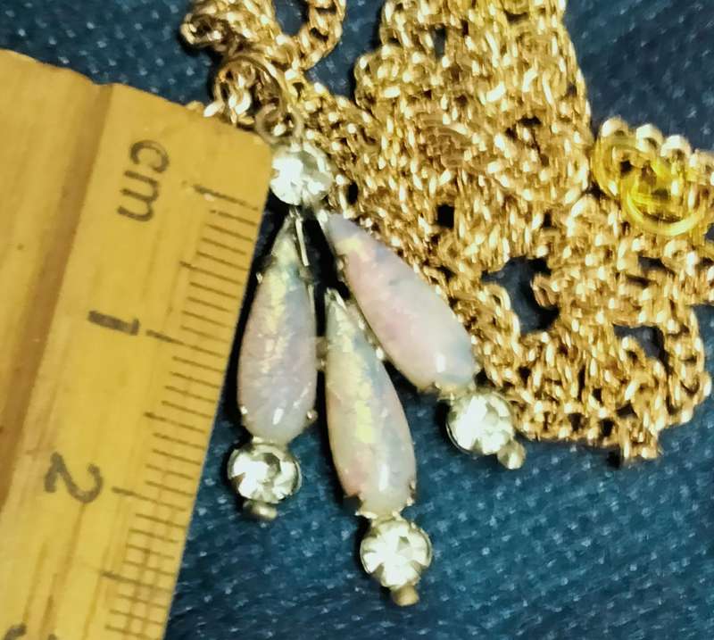 NECKLACE Pendant 3 faux Opals 4 Crystals Clear cut glass faceted + Chain gold tone