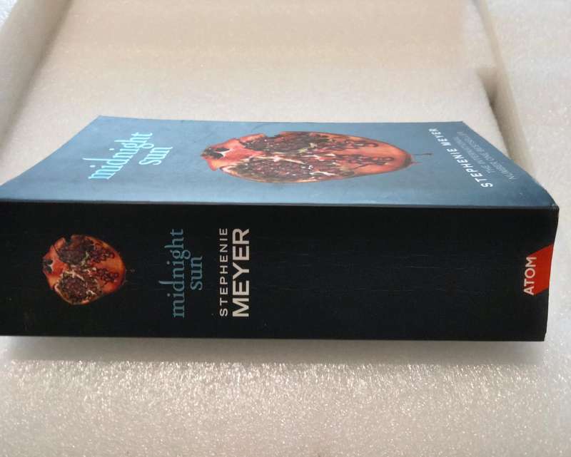 Midnight Sun Author Stephanie Meyers -Soft cover pre-owned